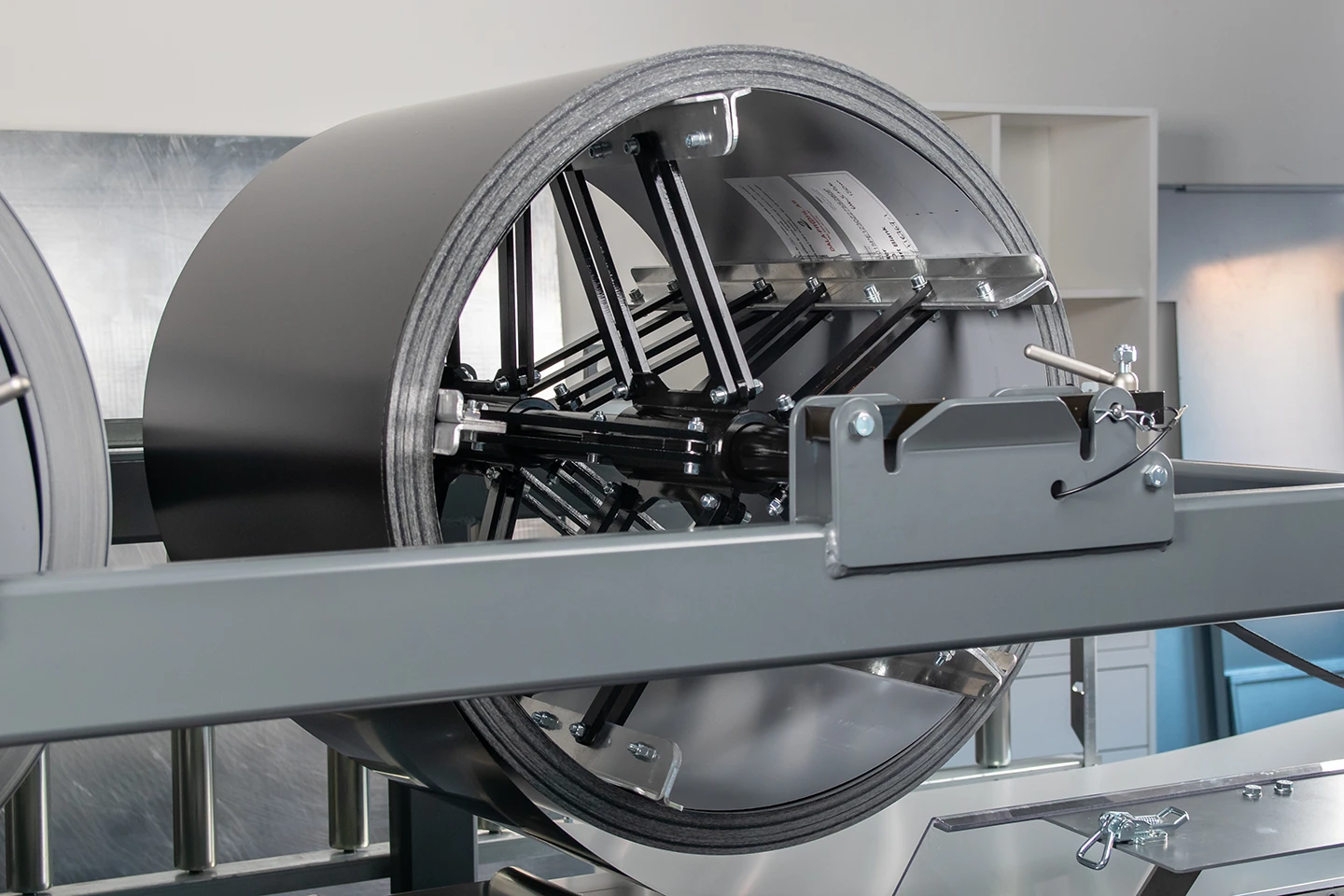 extra mandrel for coil to cidan onroll roll former